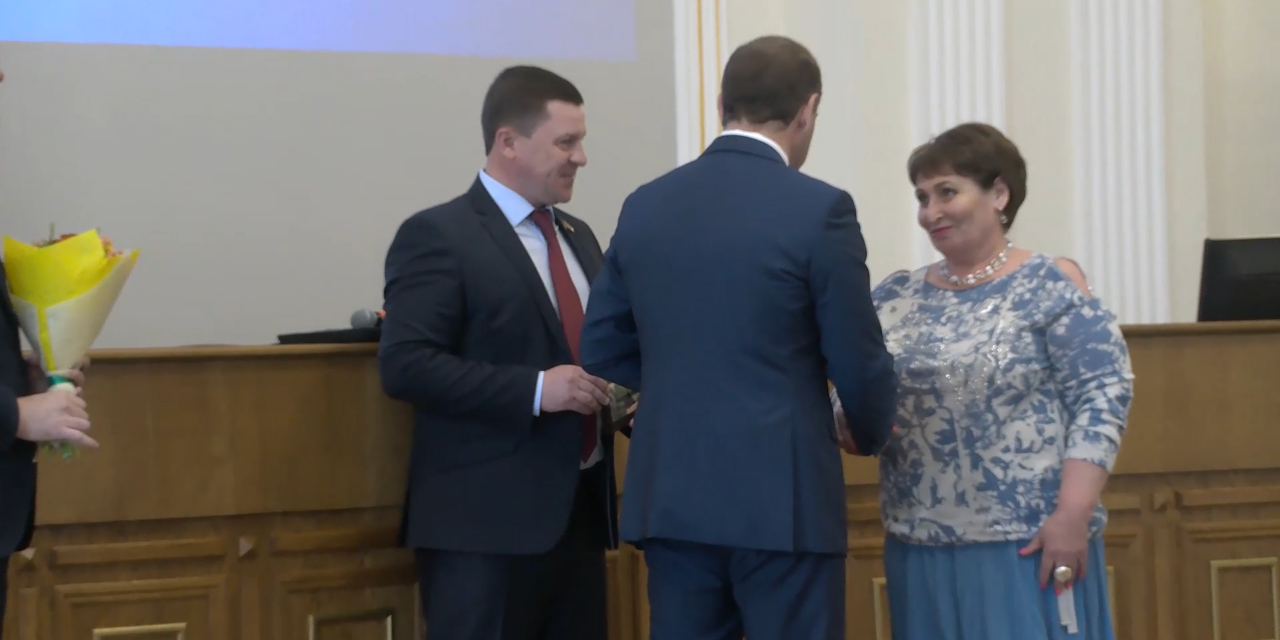 Директор фабрики «Арлион» взяла премию областного парламента